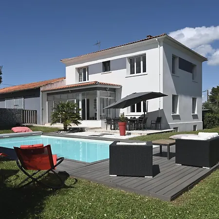 Holiday home La Palmier - Piscine Avec Grand Jardin Meschers-sur-Gironde